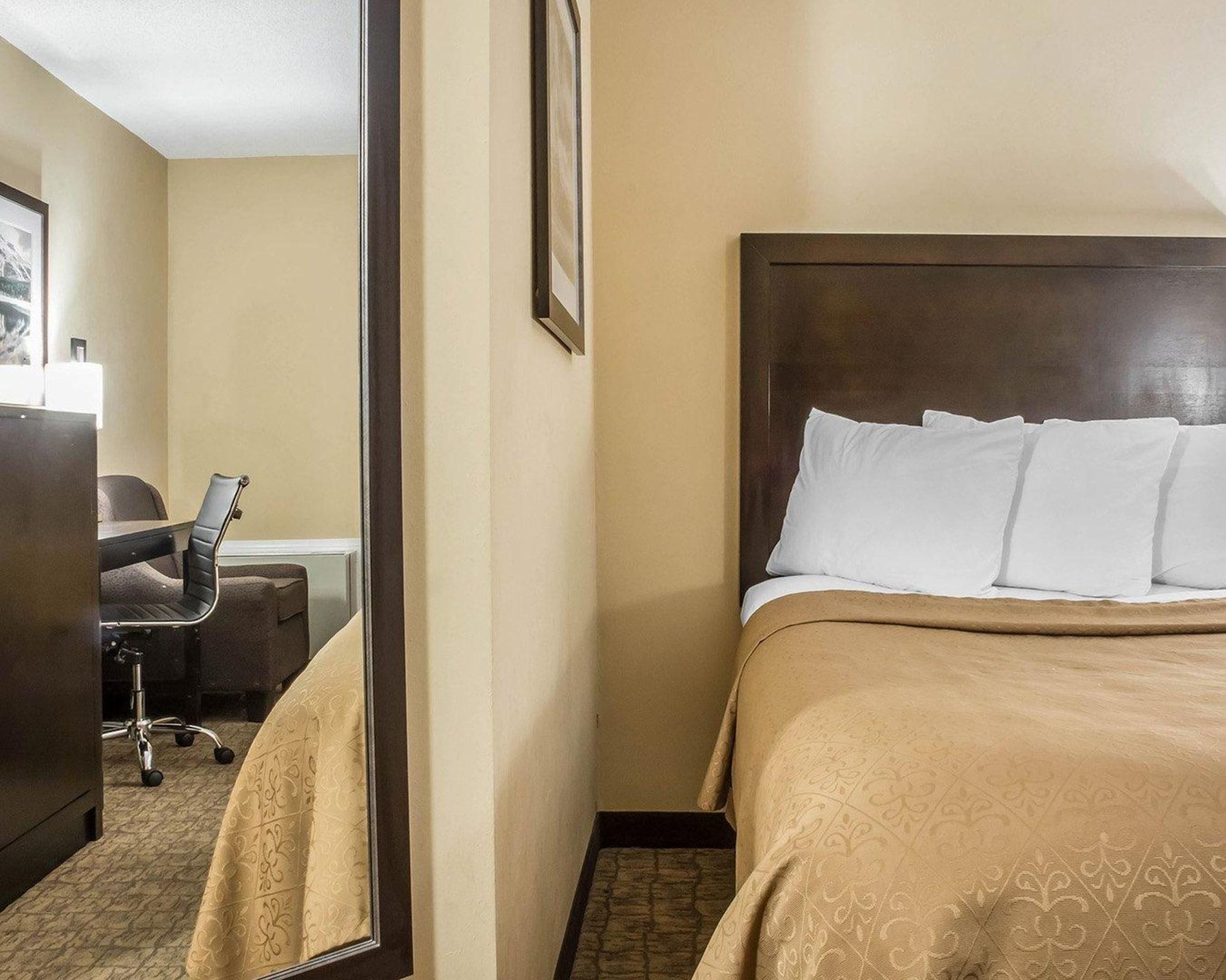 Days Inn By Wyndham แบร์รี ภายนอก รูปภาพ