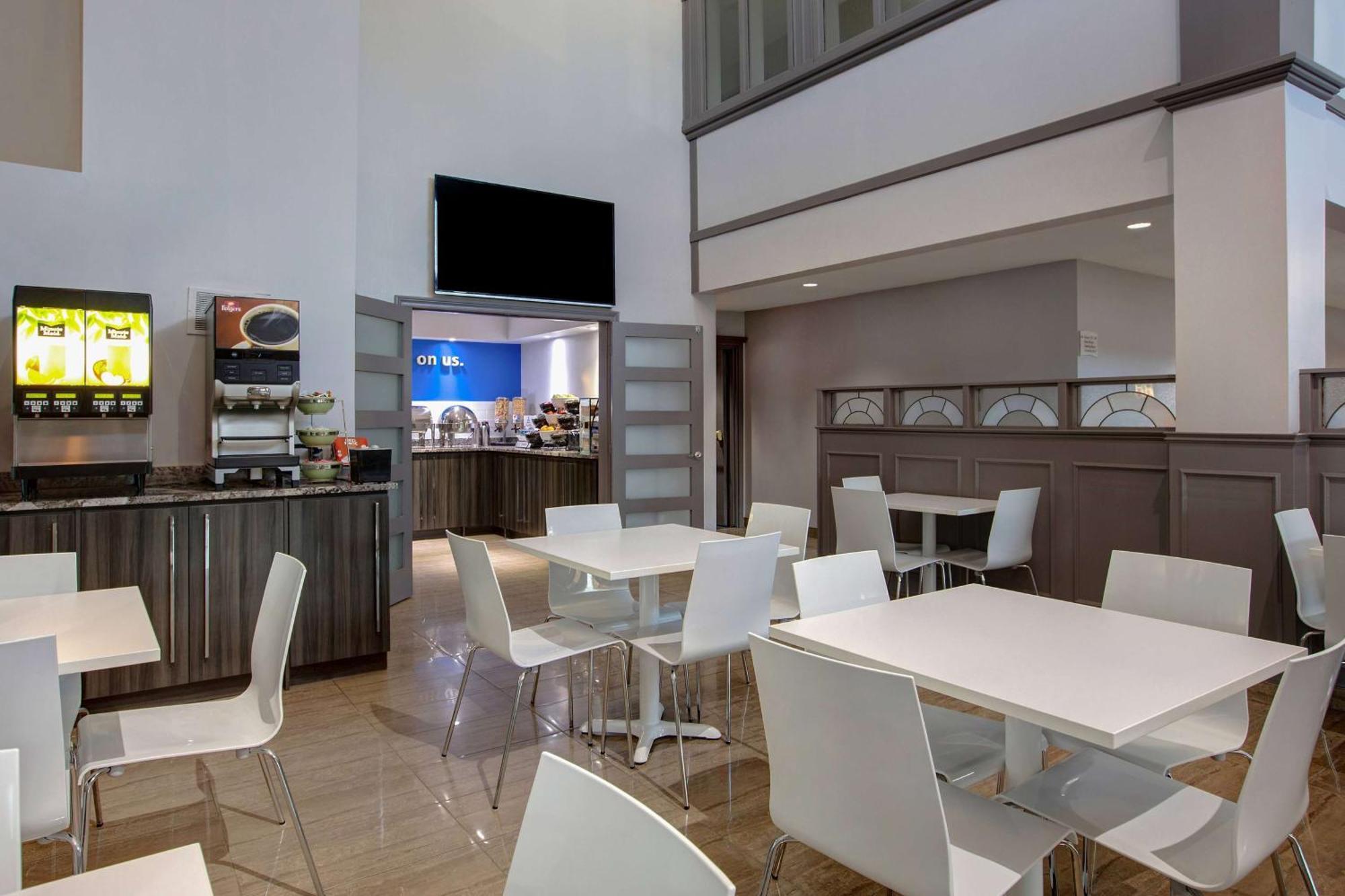 Days Inn By Wyndham แบร์รี ภายนอก รูปภาพ