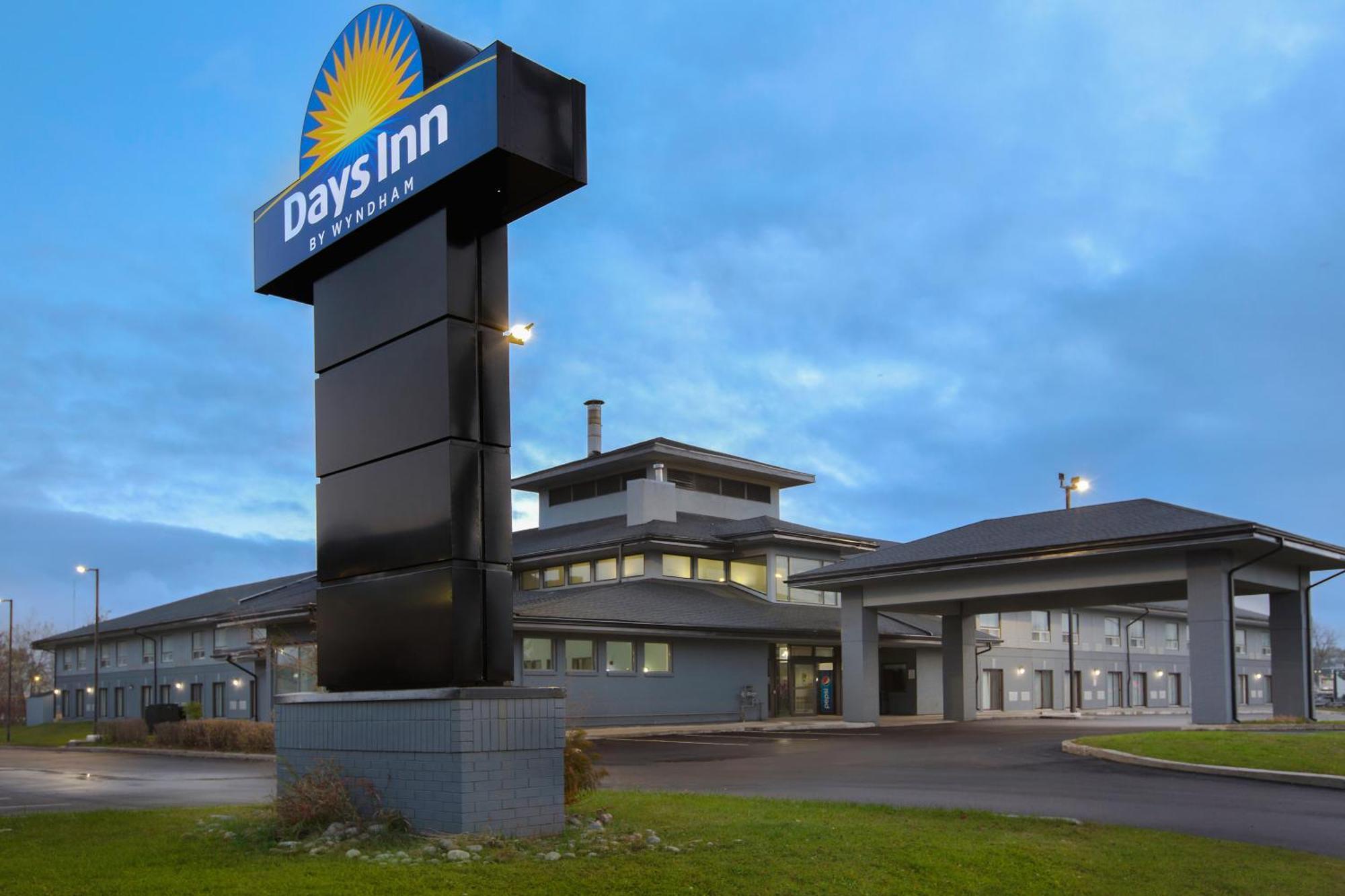 Days Inn By Wyndham แบร์รี ภายนอก รูปภาพ
